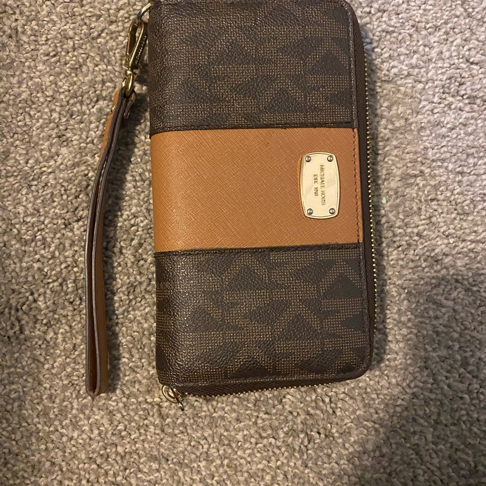 Brown micheal kors wristlet